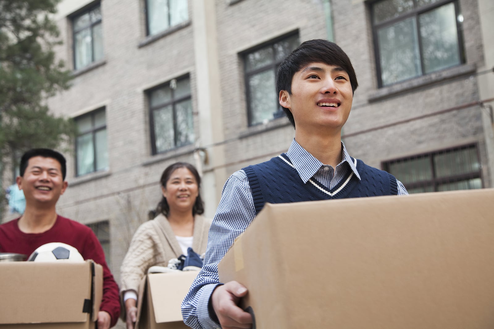 How a 12-Passenger Van Rental Helps College Move-In